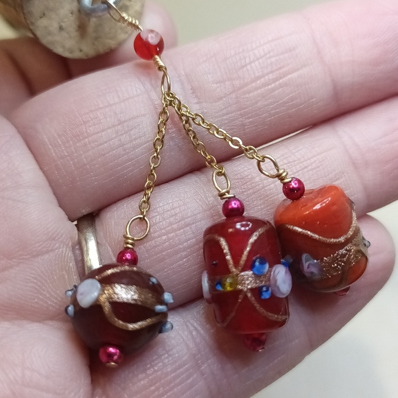 Wine Cork Keychain With Wedding Cake Glass Beads Hanging From Gold Tone Metal - Picture 7 of 7